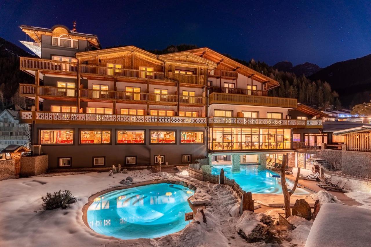 Croce Bianca Leisure & Spa Hotel Canazei Esterno foto