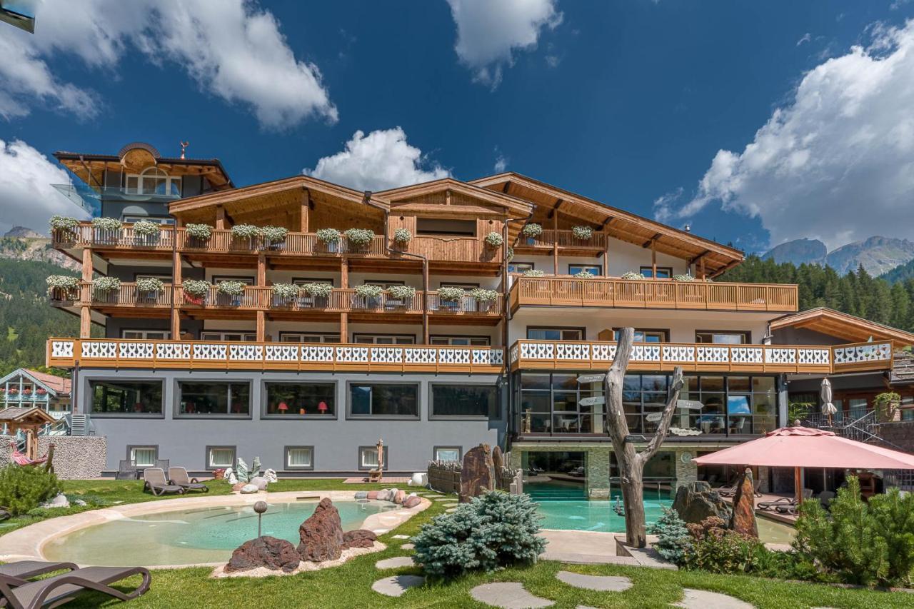 Croce Bianca Leisure & Spa Hotel Canazei Esterno foto