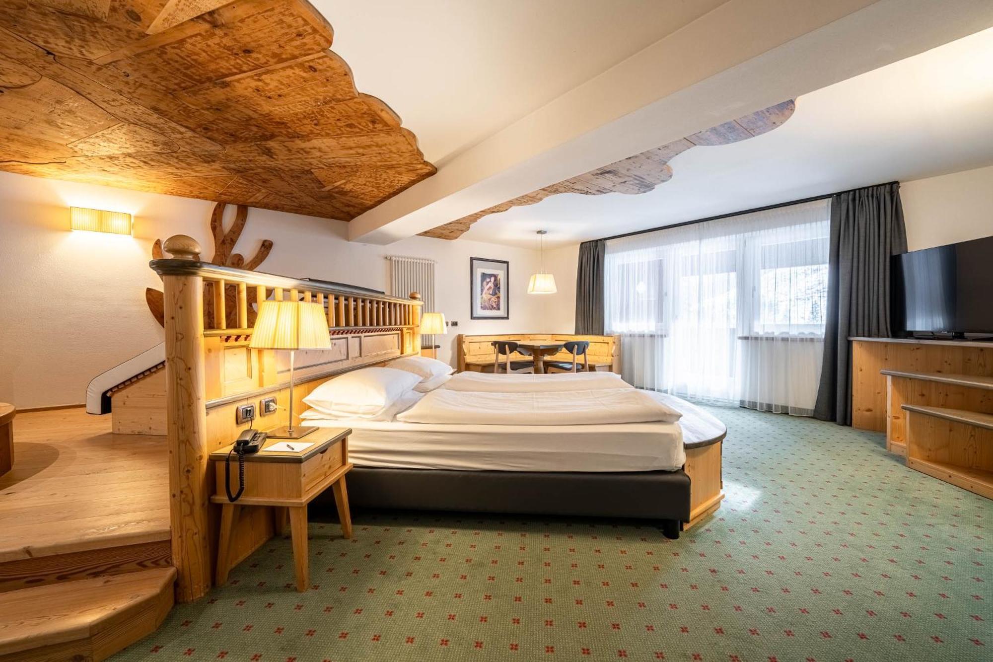 Croce Bianca Leisure & Spa Hotel Canazei Esterno foto
