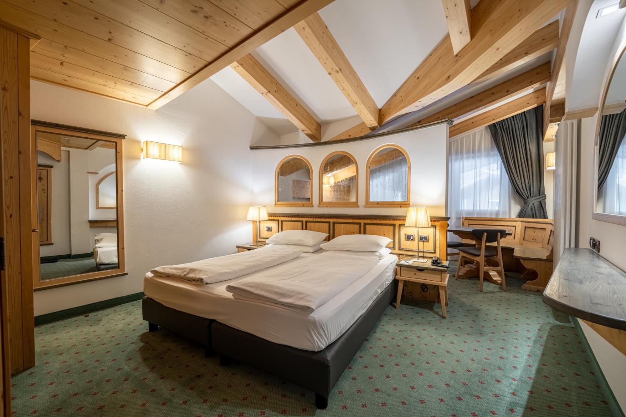 Croce Bianca Leisure & Spa Hotel Canazei Esterno foto